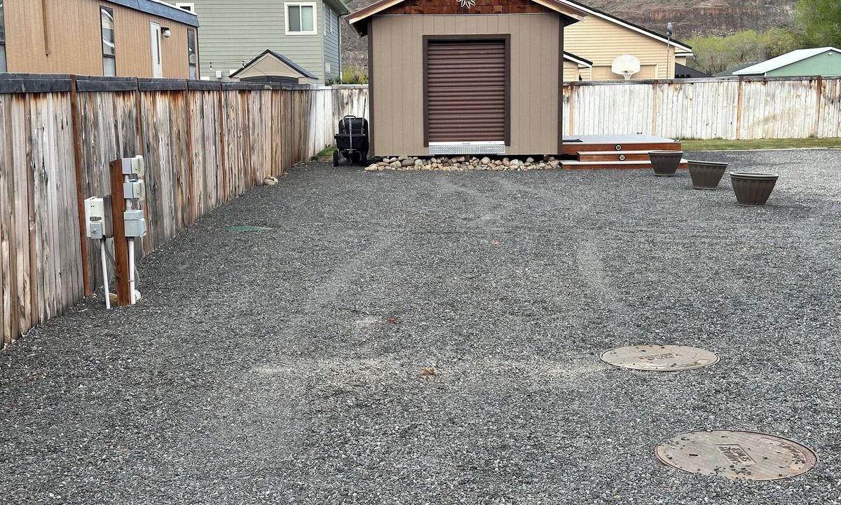 Sunland Estates RV Rental | LC Sunland South - RV Hookup