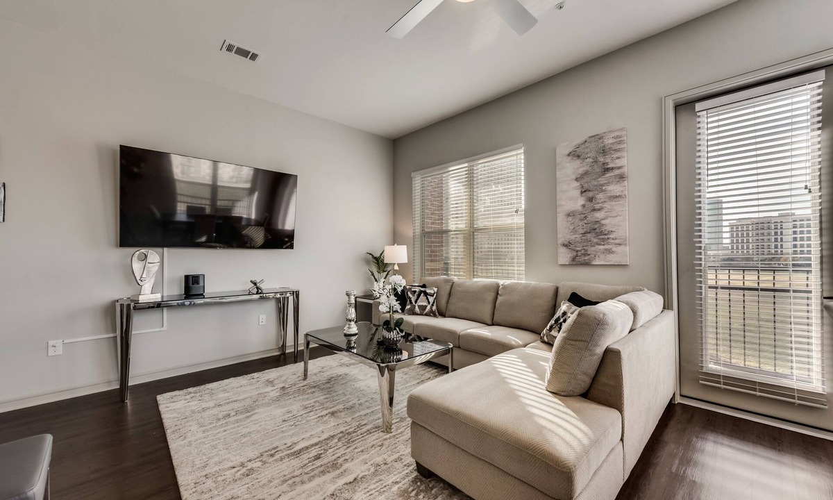 Las Colinas Apartment | LC058-3 – World Cup Stay - 16 min to AT&T - Sleeps 6 - Public Transit