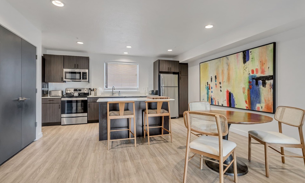Downtown Salt Lake City House | LCF- Downtown Salt Lake City Townhome - King + Queen + Sofa - 2.5 Baths - Garage