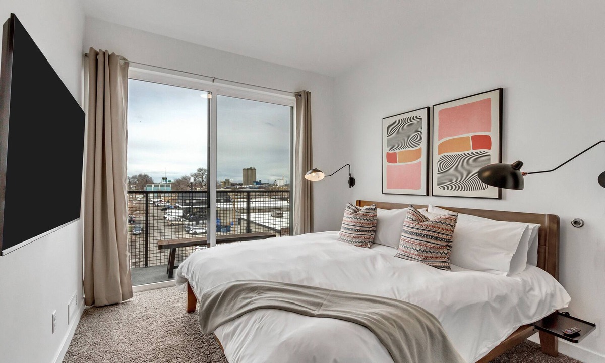 People's Freeway Apartment | LCF - Granary District SLC - King - CoWork + Gym - Garage
