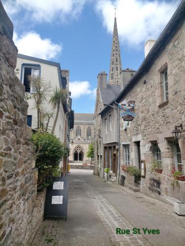 Treguier Apartment | Le 1 St Yves Studios