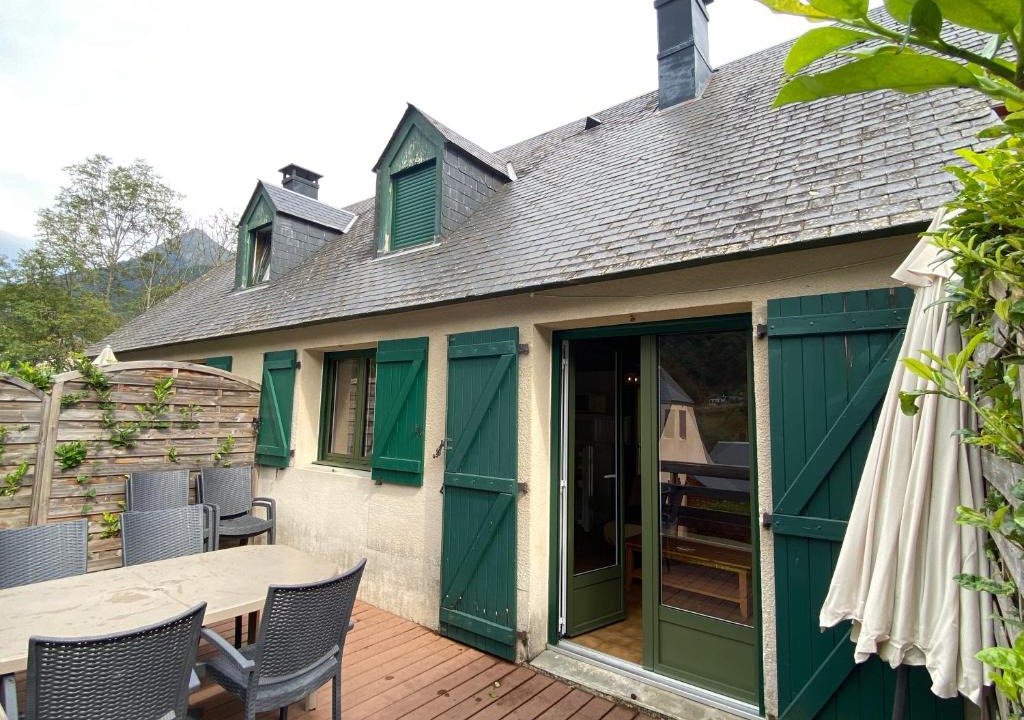 Cauterets Apartment | Le 103. Chalet 3 chambres. Terrasse. Parking. wifi.