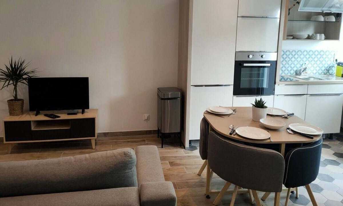 Saultain House | LE 125