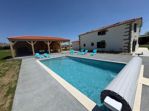 La Gaubretiere House | Le 1701 – Gîte 15 pers avec piscine, Puy du Fou