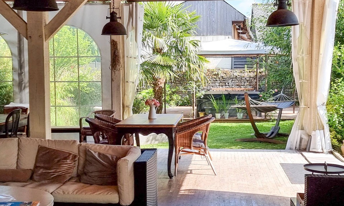 Antrain House | Le 1900