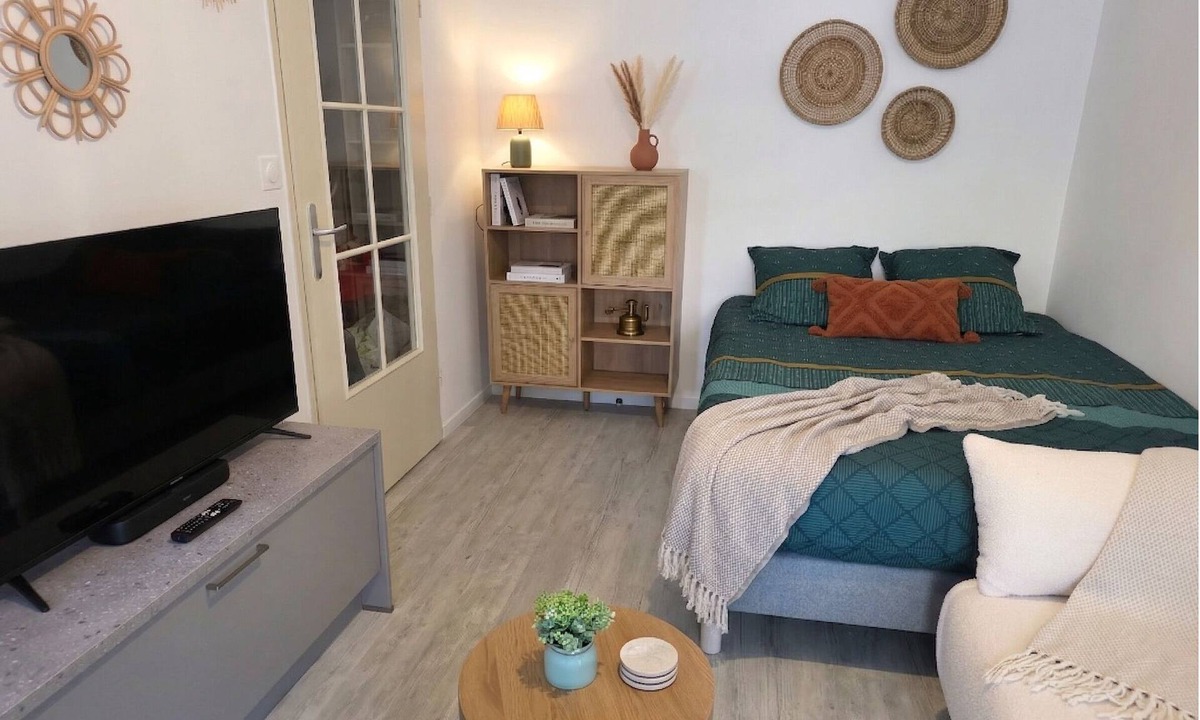 Valenciennes Apartment | Le 28 : Studio - Terrace & Garden (Near Tram)