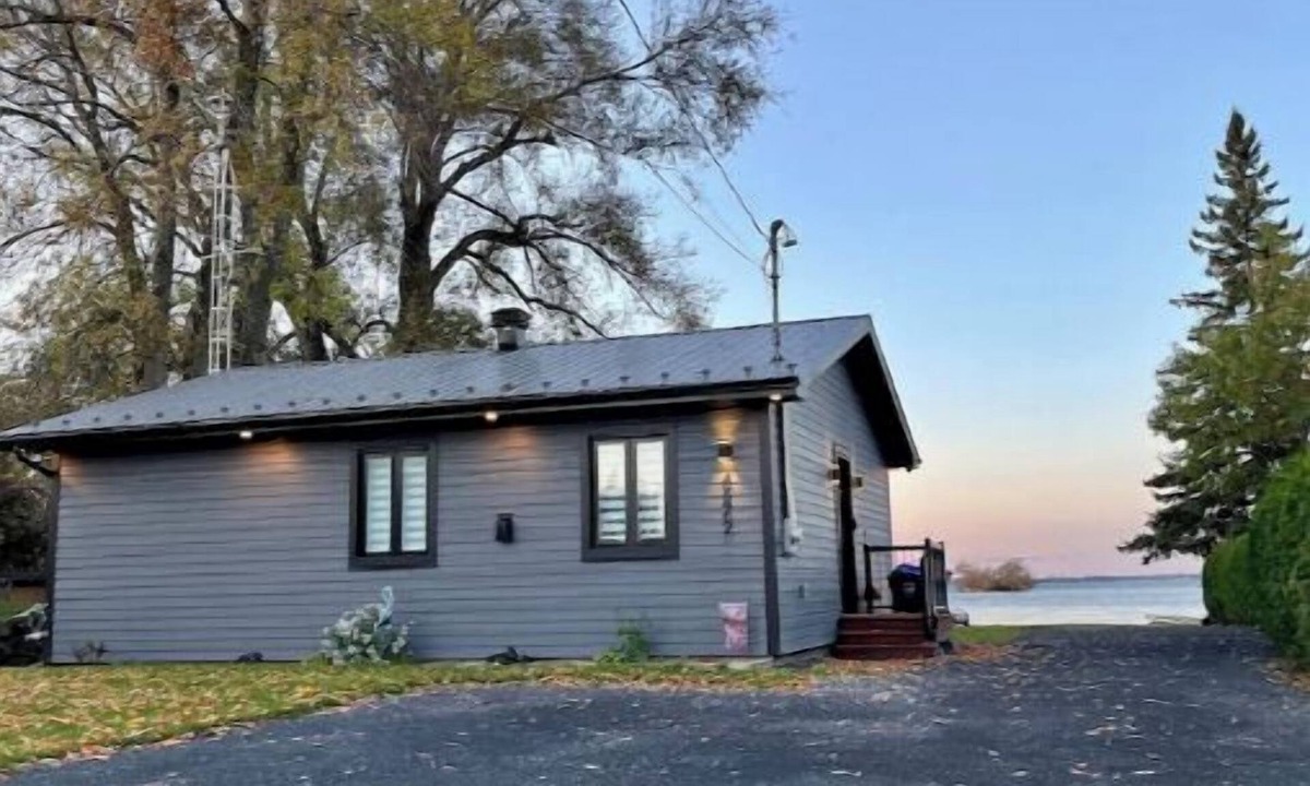 Saint-Anicet Cottage | Le 4672 home in Saint-Anicet