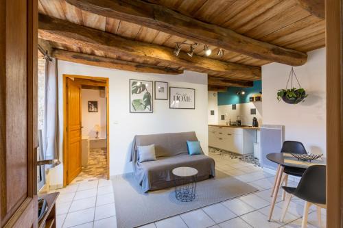 Cremieu Apartment | Le 8 rue Mulet