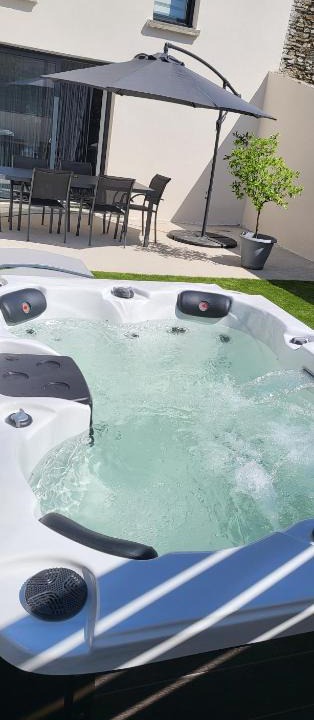 Bouguenais House | Le Béluga spa Aéroport Nantes Bouguenais Rezé