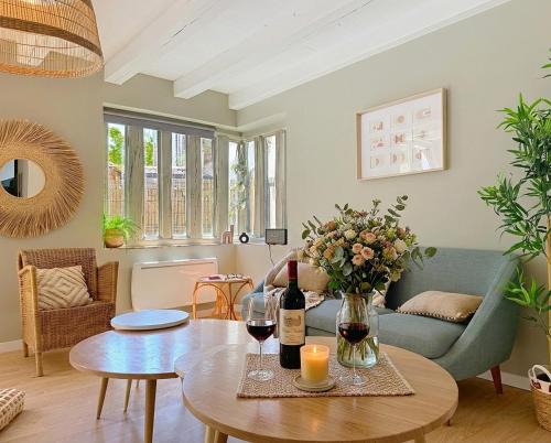 Dourdan House | Le Balcon des Rois