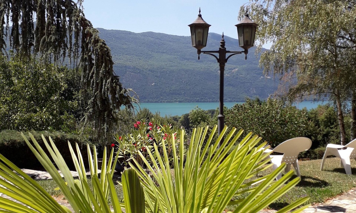 Brison-Saint-Innocent Apartment | Le Balcon du Lac