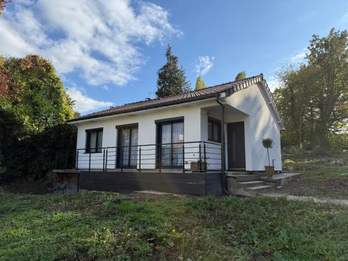 Coupvray Apartment | Le Balcon petit extérieur Idéal familles & couples à 10 min Disneyland Paris avec lit Queen size & parking privé