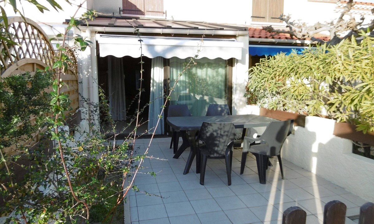 Le Barcares Villa | Le Barcarès - Charming 2BR Villa with Parking, Near Beach and Port