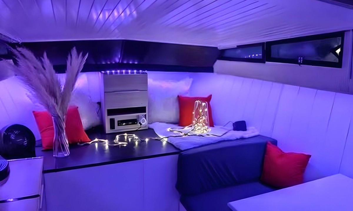 Valence Boat Rental | Le Bateau Bleu – Unique Night on the Water at Port de l’Épervière (Valence)