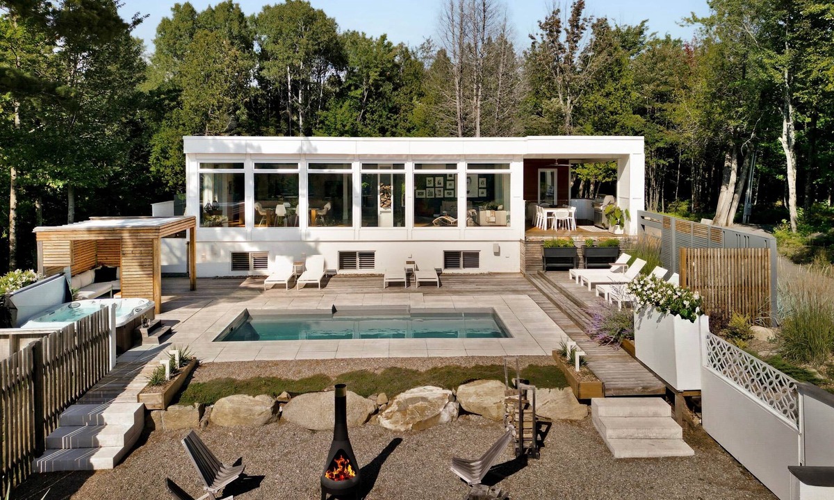 Saint-Jean-de-Matha House | Le Bauhaus I pool I SPA I Sauna I Lake
