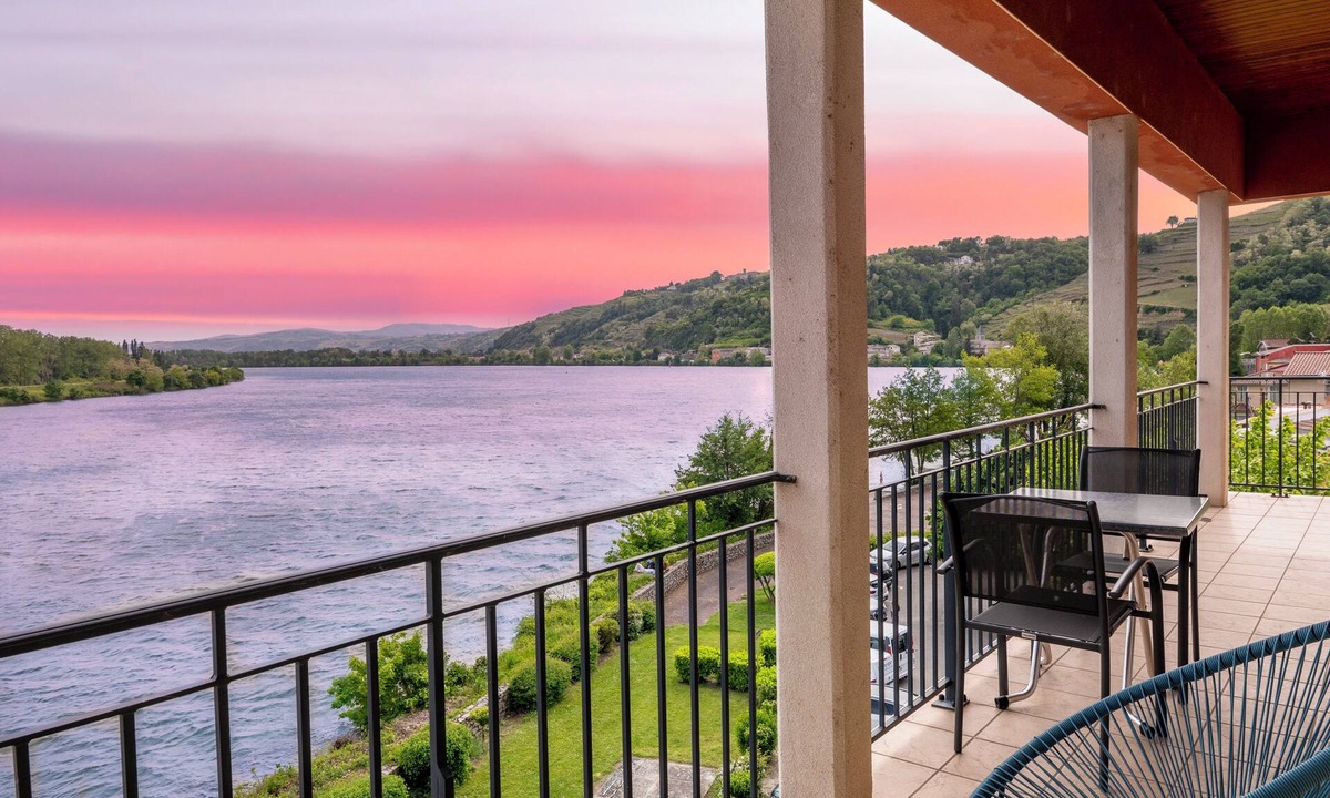 Condrieu Hotel | Le Beau Rivage