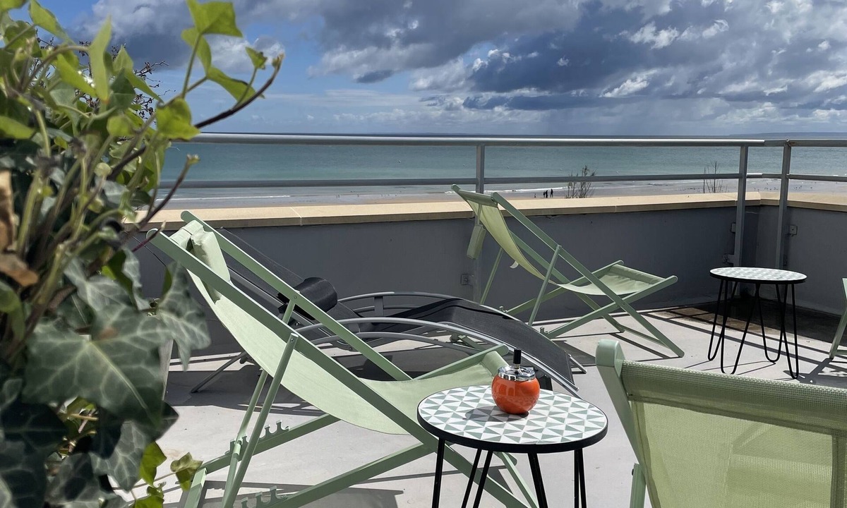 Luc-sur-Mer Hotel | Le Beau Rivage
