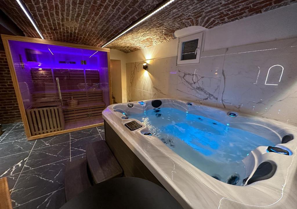 Vauban - Wazemmes Apartment | Le Bijou - Appartement, Sauna et Jacuzzi - Lille