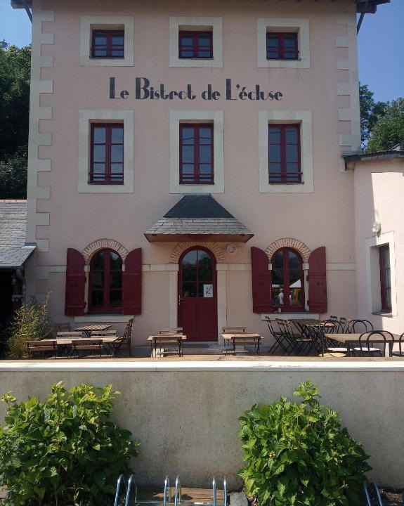 La Membrolle-sur-Longuenee Bed & Breakfast | Le bistrot de l'écluse