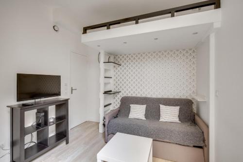 Notre-Dame Apartment | Le Black and White - Trianon