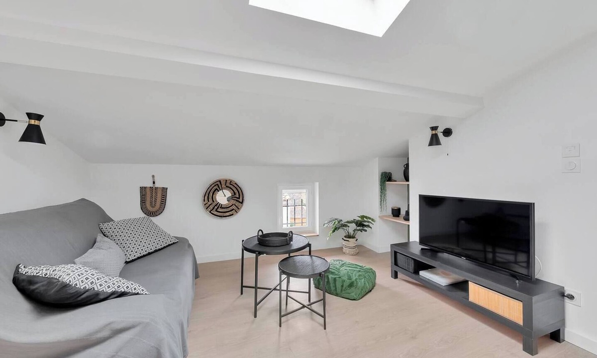 Mazamet Apartment | Le Blackwood