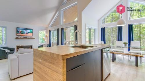 Pont-Rouge House | Le Bleu Bourgeois - Chalet 6 pers Spa privé Piscine Sauna - Resort près de Québec