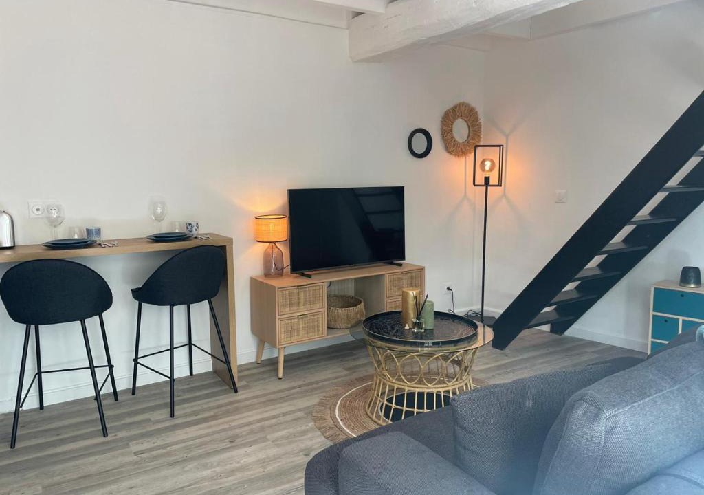 Senlis Apartment | Le bleu de Senlis