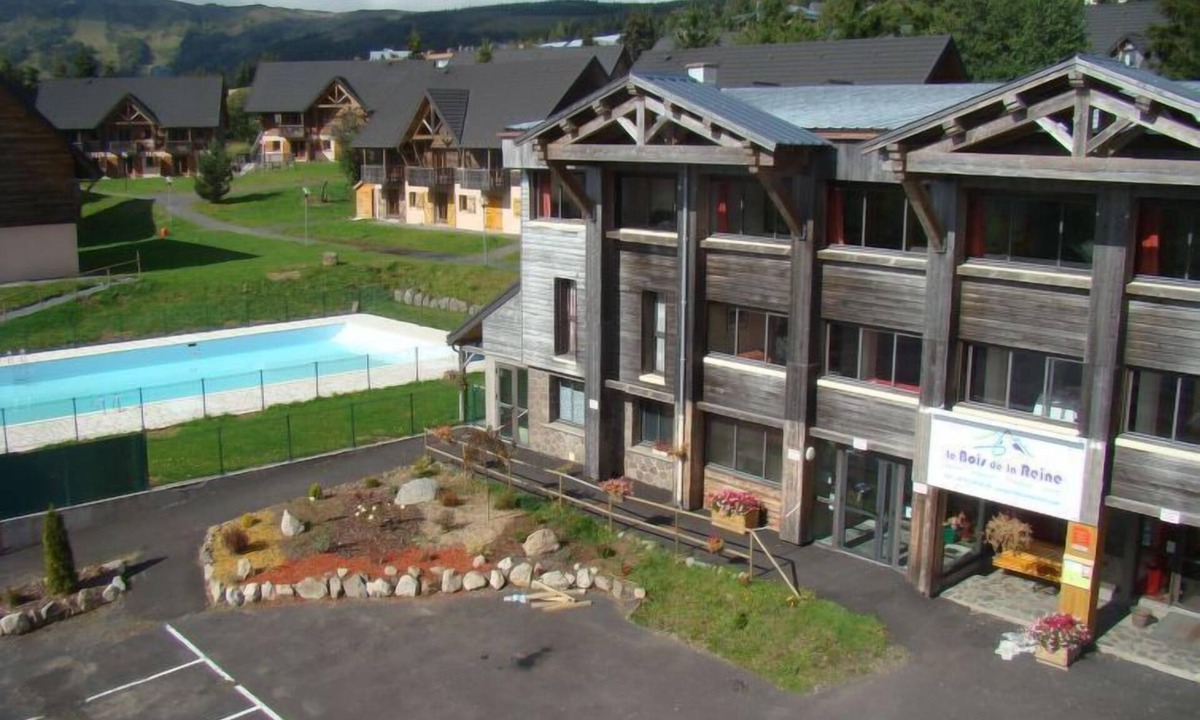 Besse-et-Saint-Anastaise Apartment | Le Bois de la Reine by Interhome