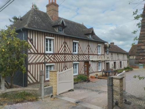 Le Mesnil-Mauger Bed & Breakfast | Le Bois Rouland