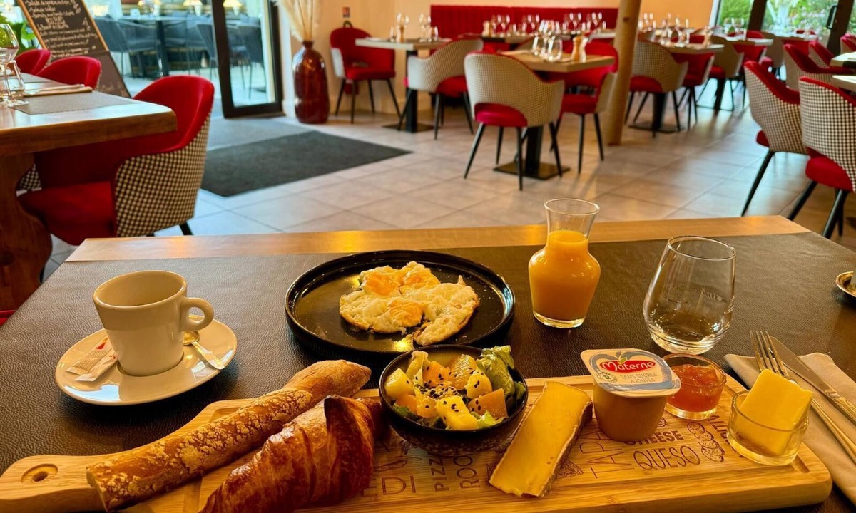 Les Billaux Hotel | LE BON DUC