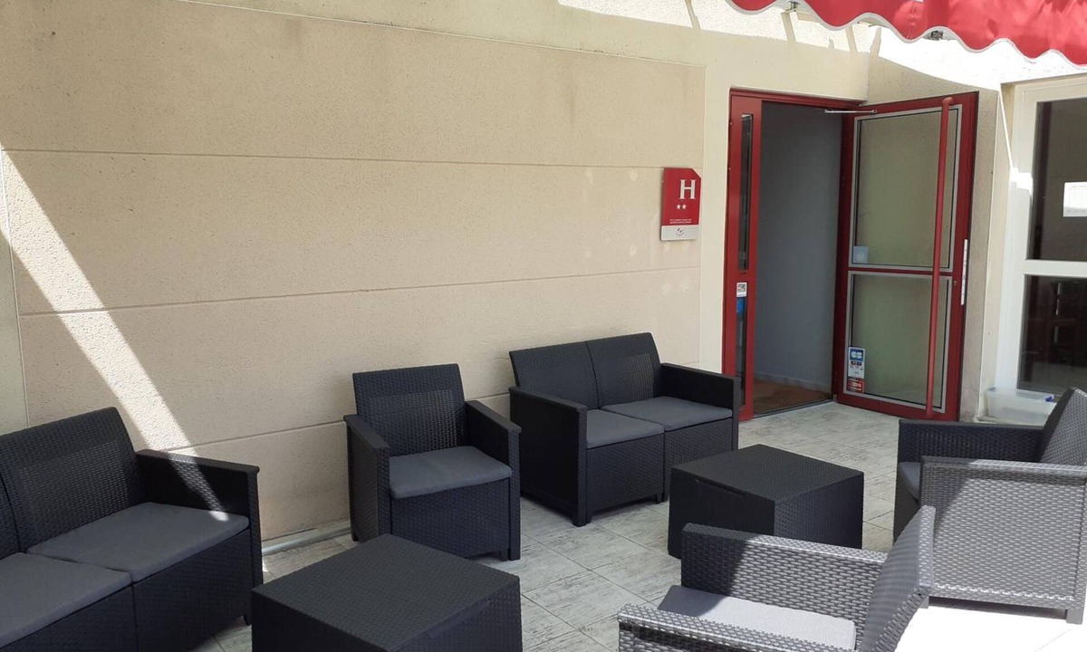 Barbezieux-Saint-Hilaire Hotel | Le Bon Repos