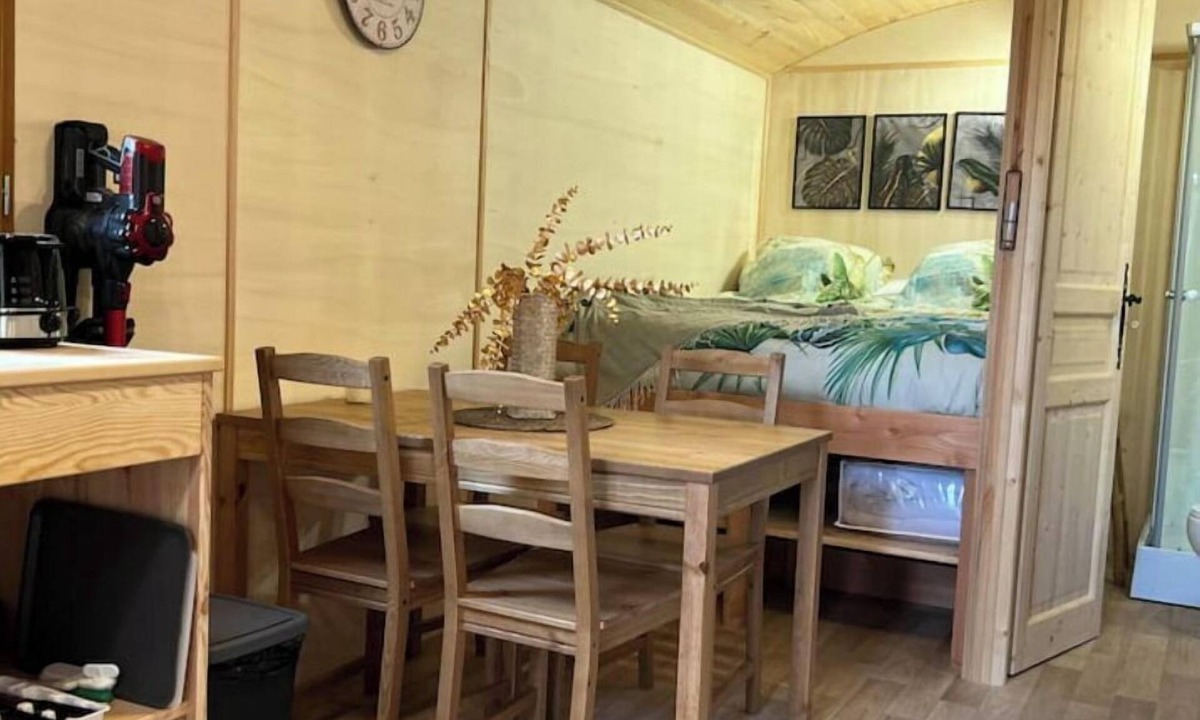 Carentoir Cabin | Le Bonheur est Dans le Prés