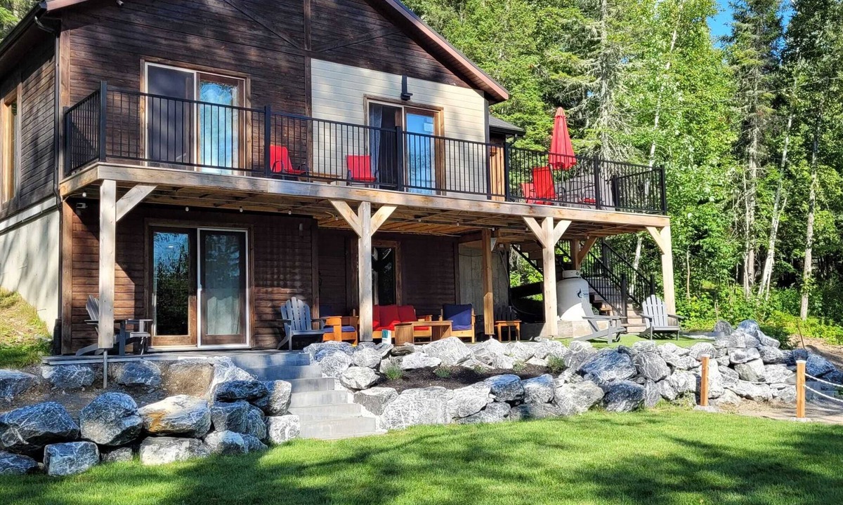 Pohenegamook Ski Chalet | Le Boréal | Private Spa & Lakefront