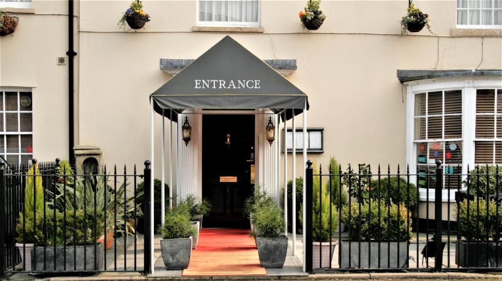 Heybridge Hotel | Le Bouchon Brasserie & Hotel