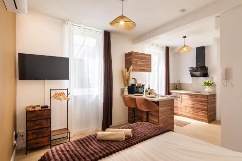 Agen Apartment | Le Brun - T1 climatisé - Terrasse et jardin privé