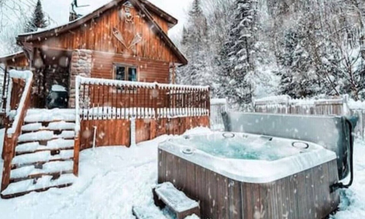 St-Adolphe-d'Howard Cottage | Le Bûcheron · Spa & Lake Access Chalet +EV Charger