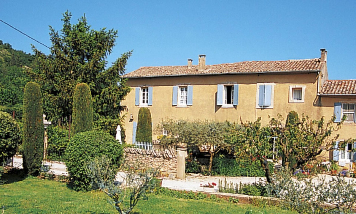 Menerbes House | Le Cèdre by Interhome