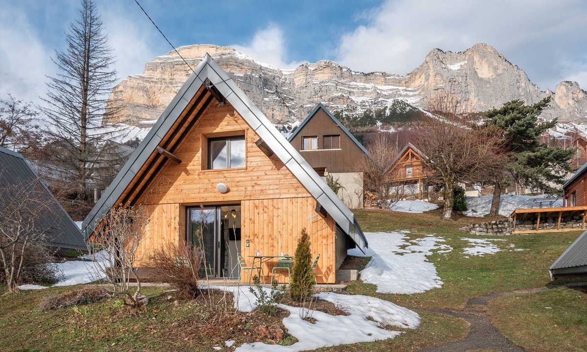 Toiny Cottage | Le Crozet, quality cottage with panoramic mountain views