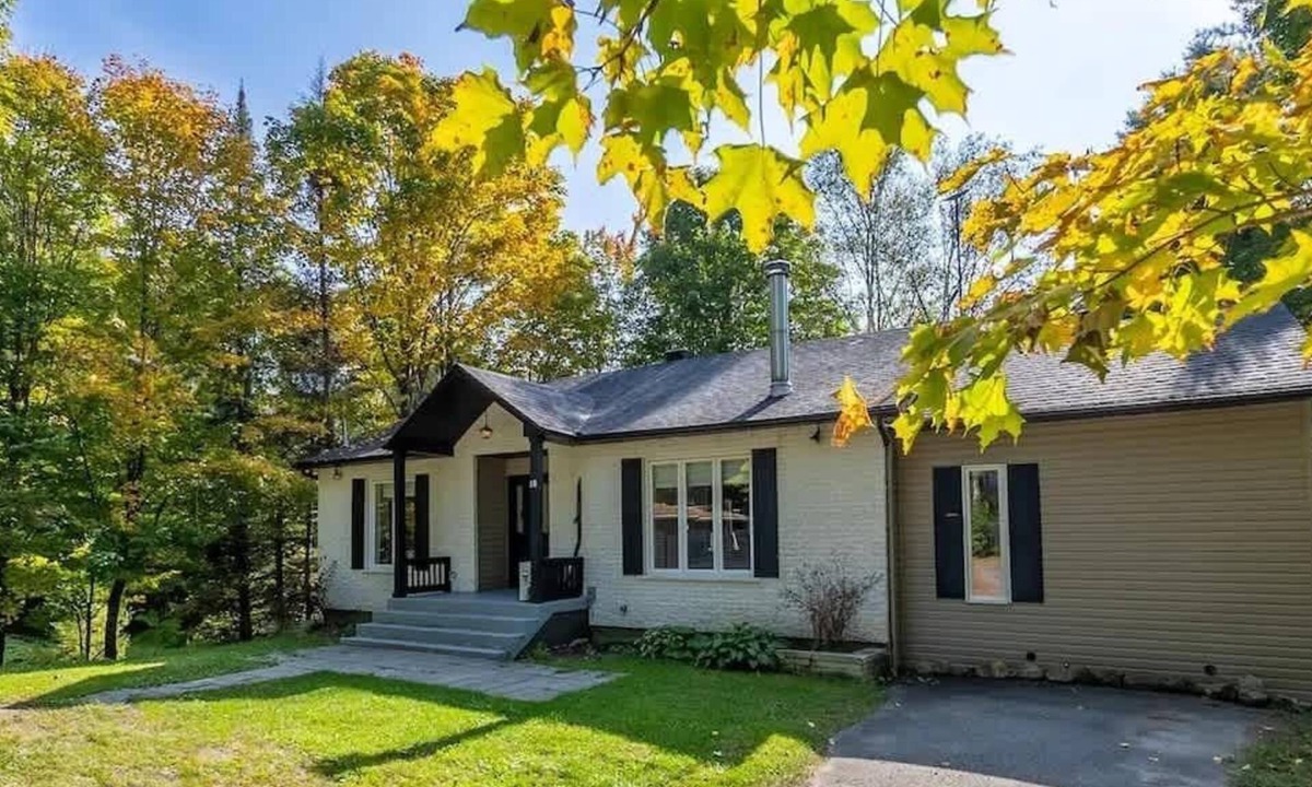 Sainte-Marcelline-de-Kildare House | Le Panda | Relaxing chalet with spa, lakefront