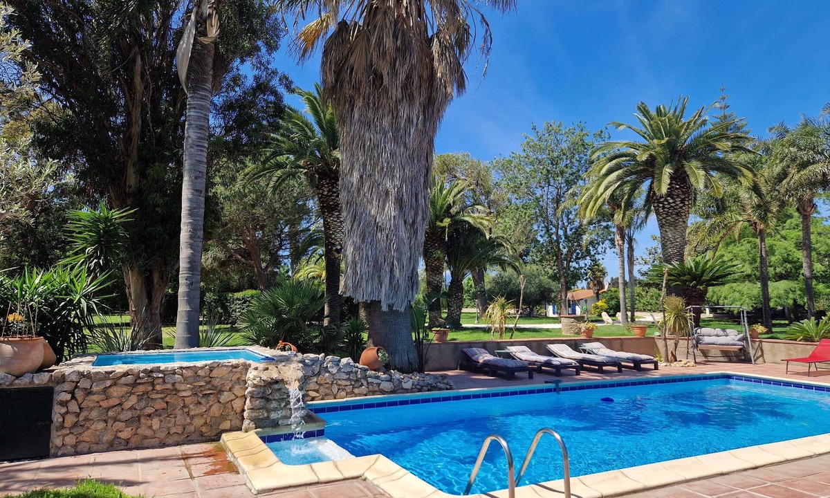 Bompas House | Le Cabanon d'Anaïs - Cozy small house in a beautiful landscape park with pool !