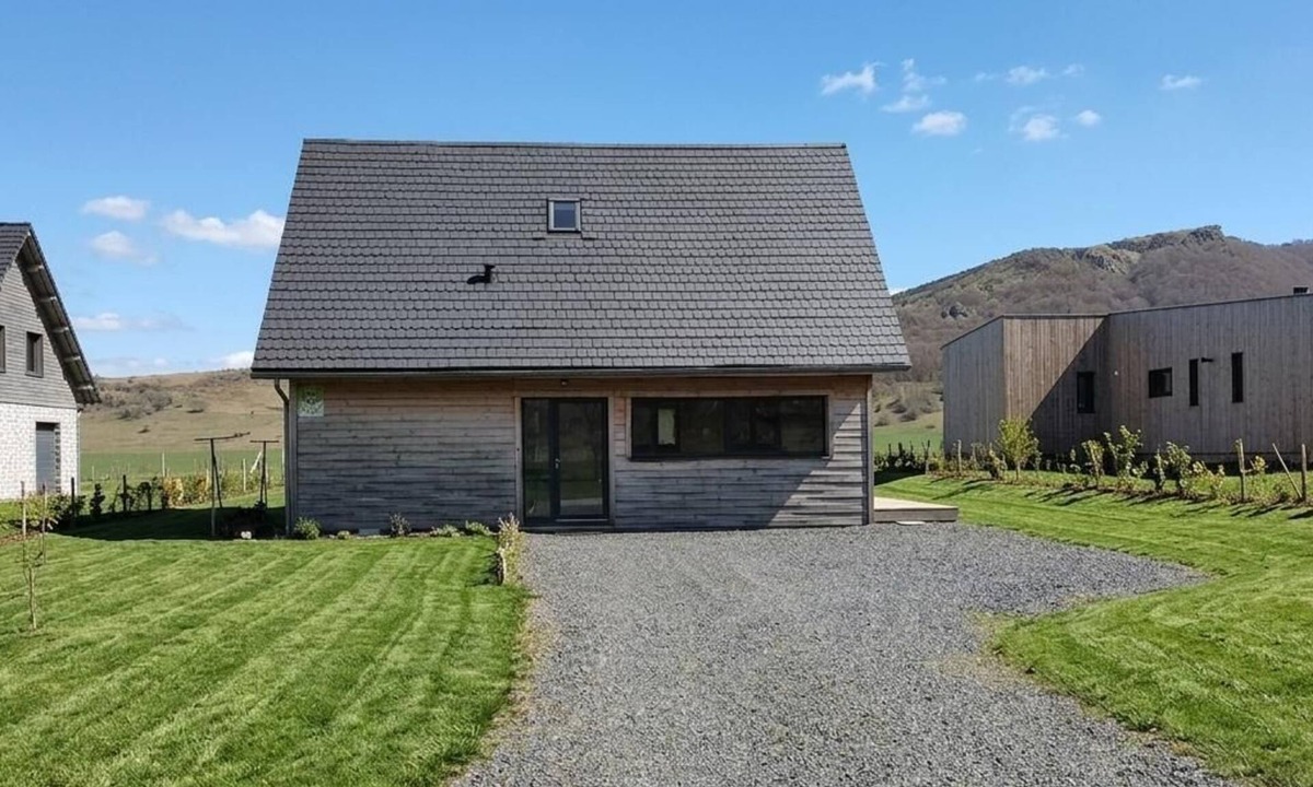 Chambon-sur-Lac House | Le Cairn - Chambon SUR LAC