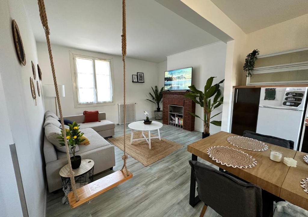 Pont-l'Eveque Apartment | Le Calme en Hyper-Centre