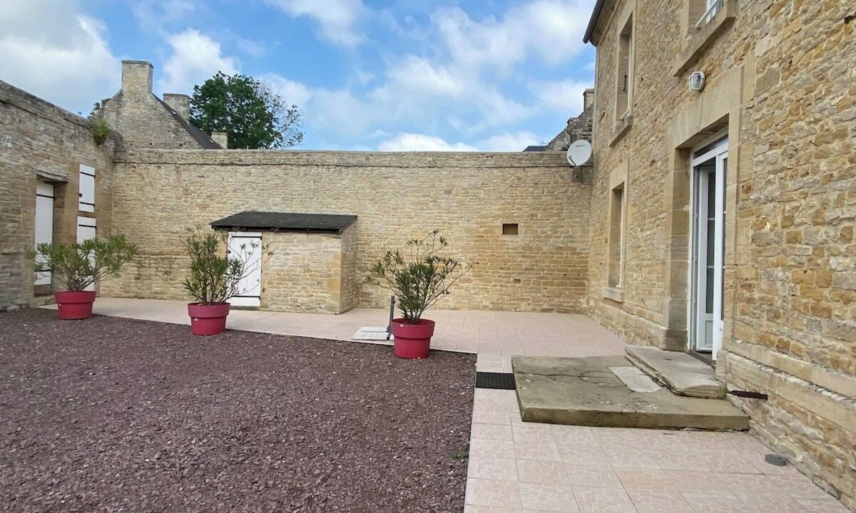 Banville House | Le Camp Romain, family home with land