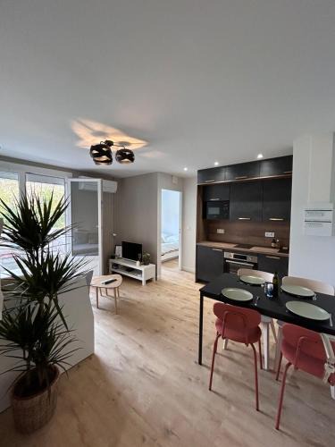Secteur 5 Apartment | Le Camus
