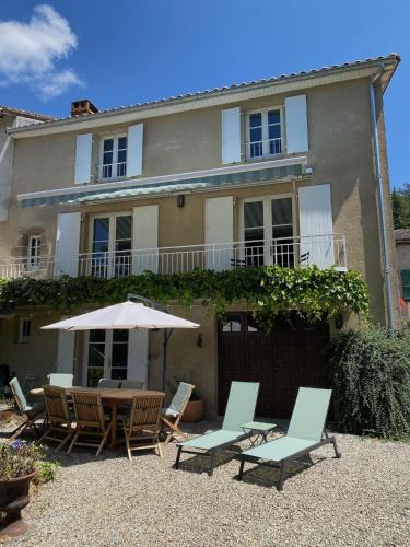 Confolens House | Le Caprice garden, river and chateau