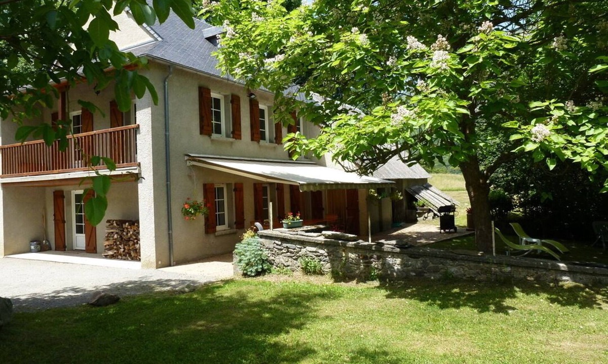 Campan Ski Chalet | Le Carot: large independent and quiet cottage in the mountains