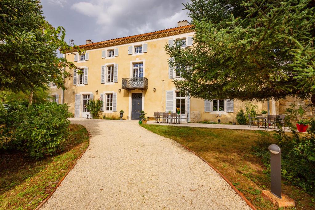 Lagraulet-du-Gers Hotel | Le Castel Pierre - 7ch&7sdb avec clim, piscine XL, ping-pong, salle fitness et sauna pour 15 personnes