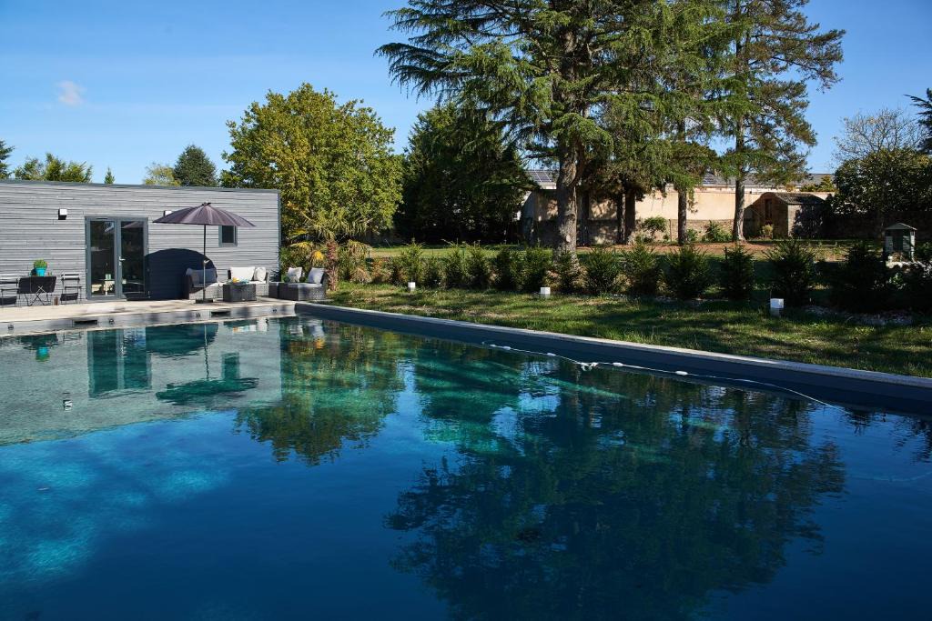 Montaigu House | Le Celadon