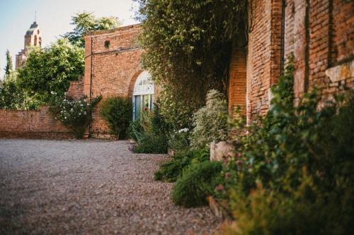 Varennes House | Le cerisier - château des varennes