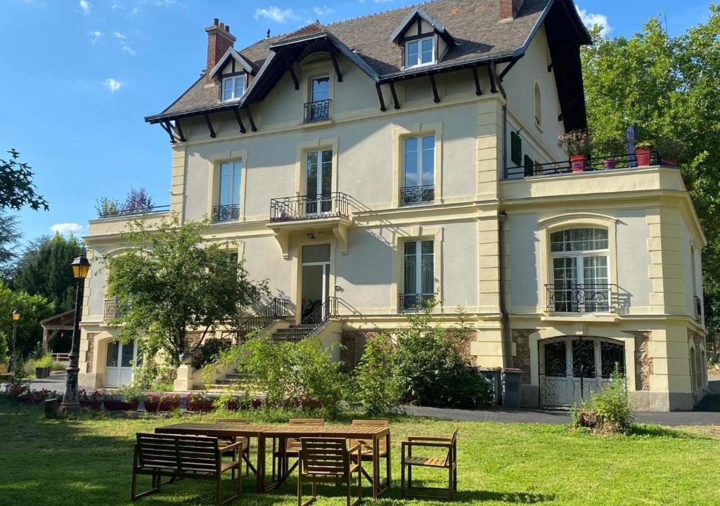 Saint-Remy-les-Chevreuse Apartment | Le Château